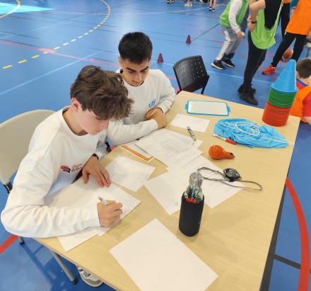 Tournoi amical au collège